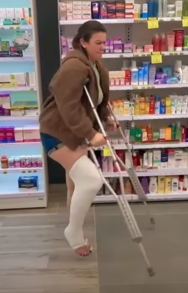 Broken leg, long leg cast, crutches...    Part 1 I broke my leg, leg cast and crutches