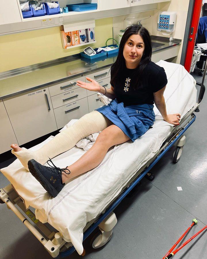  Accident in trainig before the new ski season (Slovenian ski racer Tina R.) - Photos & video ++ Photos with arm casts and leg casts.