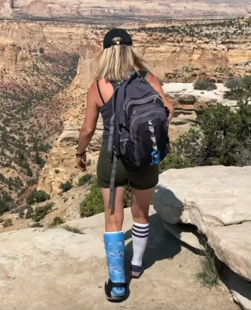 Broken Arch - Hiking, Hopping and Crutching in Utah - On a recent trip to Southern Utah enjoying the National Parks (highly recommended!), I had a bit of a fall and ended up in a cute blue walking cast. While it slowed down the hiking, the sights...
