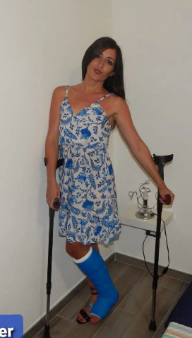 Stefy SLC - And here is the latest video signed by Tuscan_Caster production with the wonderful STEFY. This extremely long clip really has it all! from accident to sprain, from foot worship and then cast to wheelchair and very much crutching!