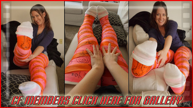 Jessica Lynn's two broken legs DLLC - This is a great set for girly sock lovers. Jessica's thrilled to have her hard earned DLLC and she's showing them off in these 100 pics. Want to see under those socks?