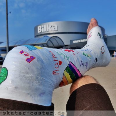 At this years #CastCamp I had the chance to wear a good old #plaster #LLC! I wore this cast for a total of 11 days. I collected millions of signatures on my #BrokenLeg. I had #underarmCrutches which are very uncommon in Europe.