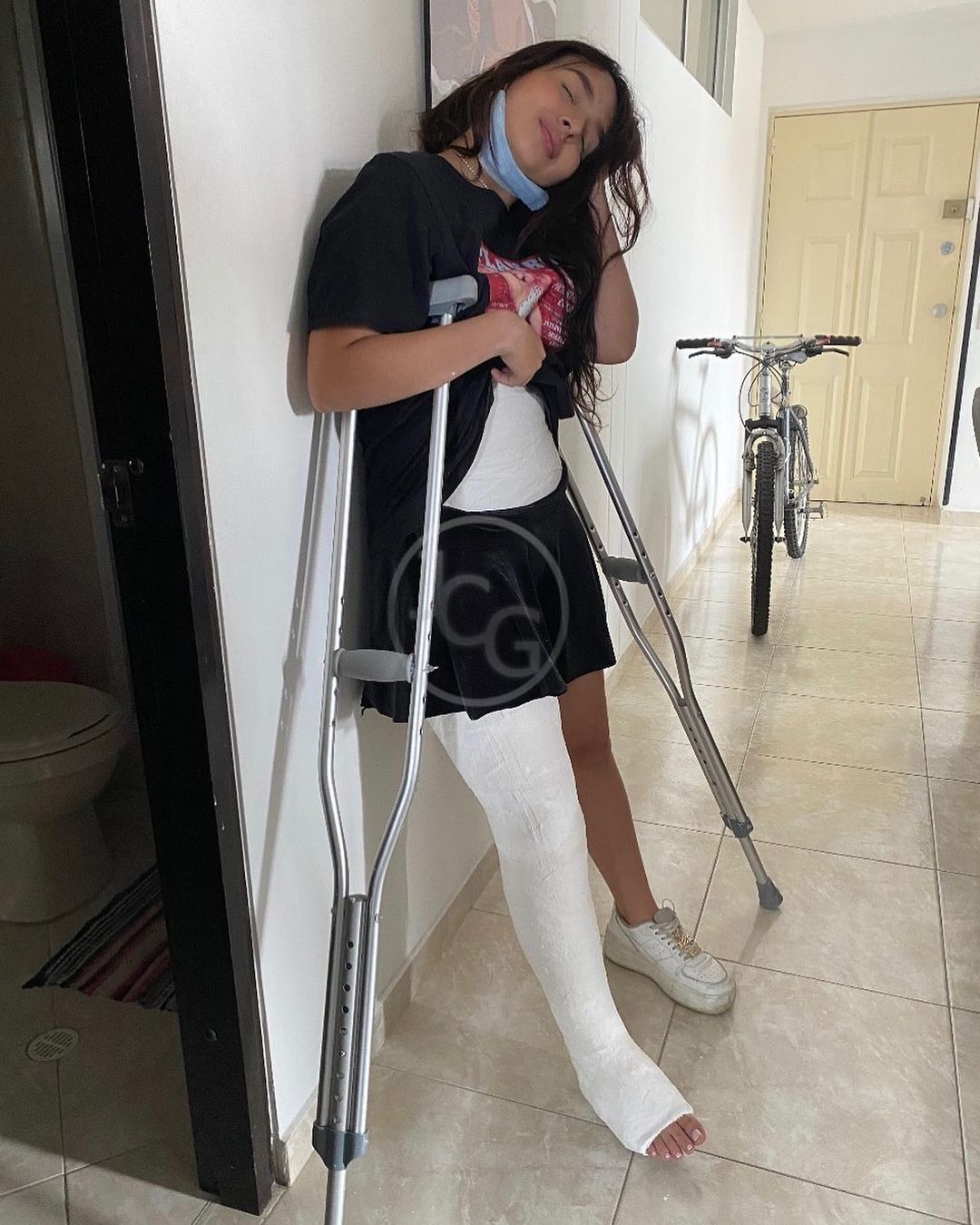 Juliana - Cast Girl + Casts + Braces + Crutches + Wheelchair + Bandage ...