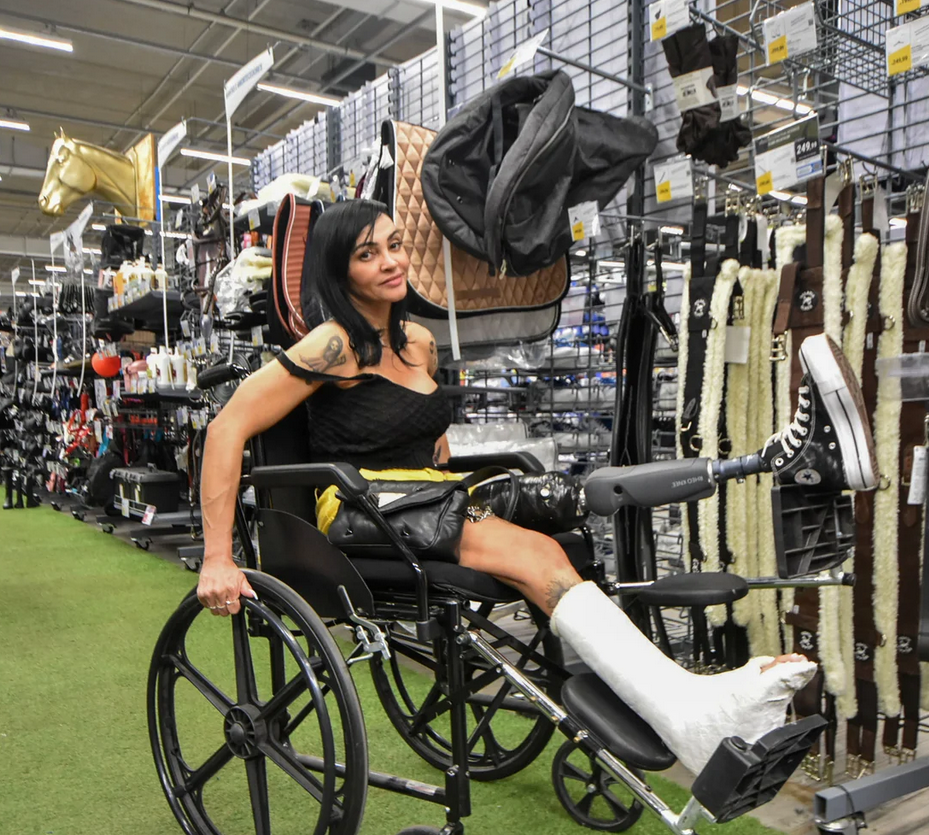 Sofia SAK + SLWC- chapter 04 - Sofia going shopping in a department store using a wheelchair.